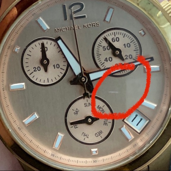 Michael Kors Rose Gold Watch - Picture 12 of 12